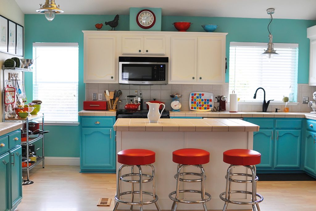 دیوارهای رنگی موثر در دکوراسیون آشپزخانه