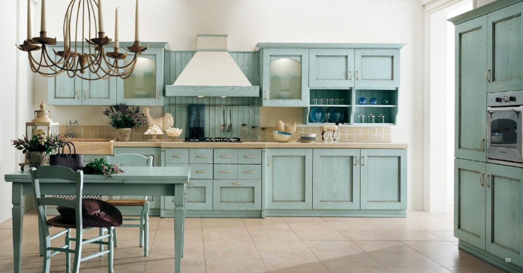 کابینت های رنگ روشن و کلاسیک ترند جدید دکوراسیون آشپزخانه