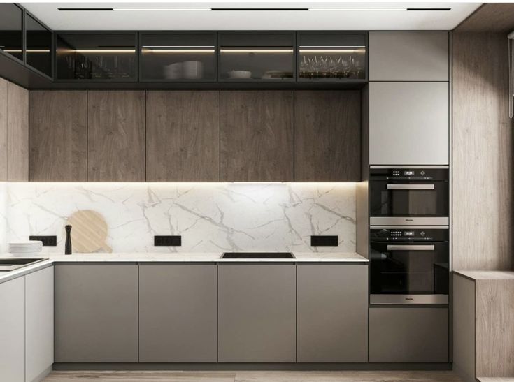 ترکیب کابینتهای سفید و چوبی تیره در آشپزخانهای مینیمال با نورپردازی نرم.