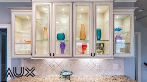 کابینت درب شیشه ای