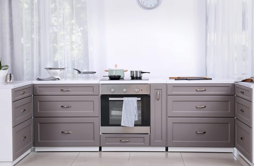 کابینت‌ دستگیره نواری مدرن