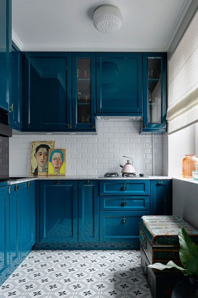 بهترین رنگ کابینت برای آشپزخانه کوچک با نور طبیعی
