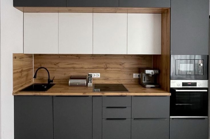 چوب بین کابینت رنگ تیره