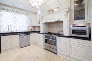 کابینت آشپزخانه کلاسیک ایرانی با هود مخفی