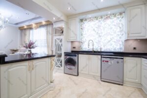 کابینت کلاسیک با درب برجسته و رنگ روشن