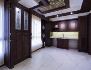 طراحی آشپزخانه با کابینت تمام چوب کلاسیک