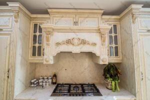 کابینت آشپزخانه کلاسیک تمام چوب با طراحی لوکس