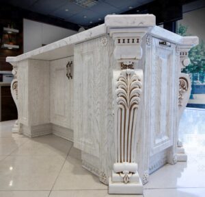 کابینت کلاسیک سفید با جریره مرکزی