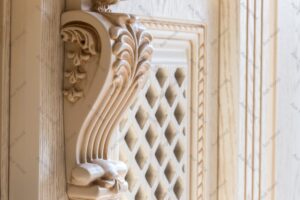 طراحی کابینت کلاسیک با جزئیات منبت‌کاری شده