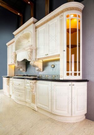 ترکیب سبک سلطنتی با سینک مدرن طلایی روی جزیره L شکل و منحنی