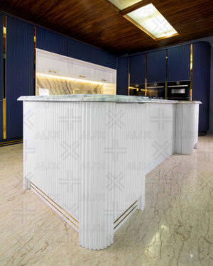 اشپزخانه ی منحنی با رنگبندی خاص