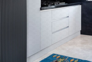 آشپزخانه با کابینت‌های بدون دستگیره