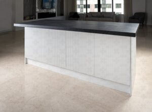 ترکیب رنگ سیاه و سفید در طراحی کابینت آشپزخانه بدون دستگیره