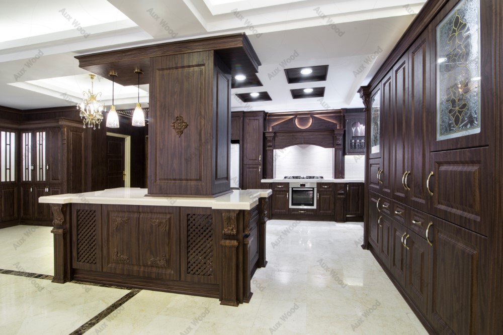 کابینت چوبی آشپزخانه با طراحی ساده و درب‌های برجسته تیره‌رنگ
