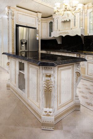 آشپزخانه چوبی کلاسیک با کابینت‌های سفید