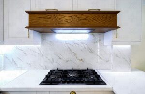 هود چوبی در کابینت آشپزخانه