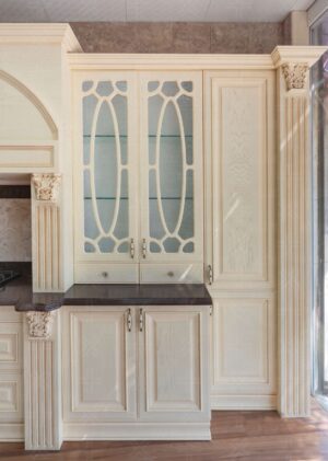 کابینت چوبی آشپزخانه کرم روشن