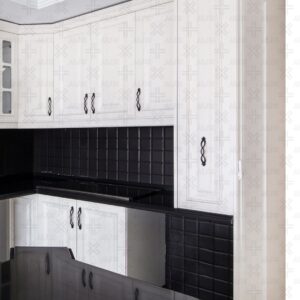 کابینت چوبی آشپزخانه سفید با طراحی کلاسیک