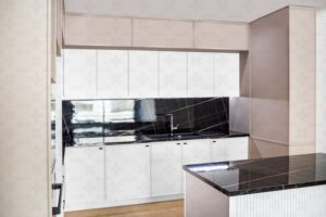 کابینت مدرن سفید و بژ