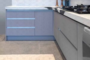 کابینت MDF طوسی روشن با طراحی ساده