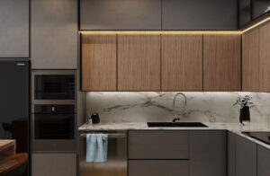 کابینت بالایی چوبی و پایینی طوسی در آشپزخانه