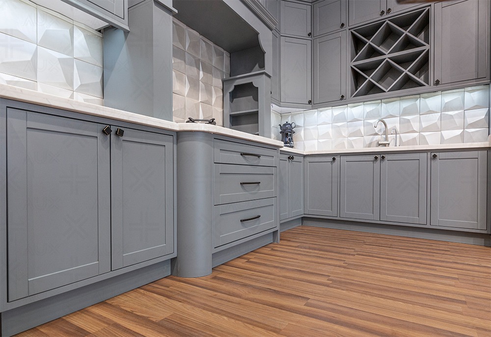 کابینت نئوکلاسیک طوسی با طراحی L شکل