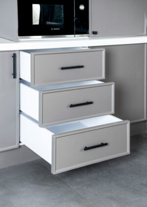 کابینت نئوکلاسیک با ترکیب کشو و درب بلند