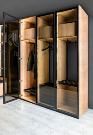 فضای ذخیره‌سازی داخل کمد مدرن