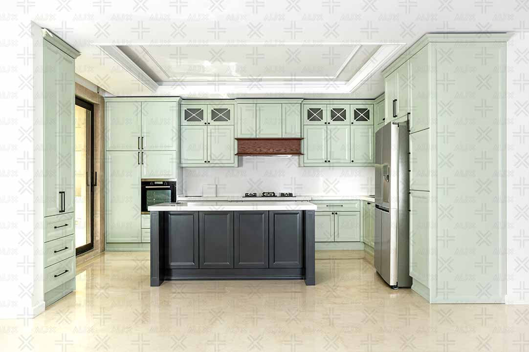 کابینت ممبران سبز با جزیره تیره در آشپزخانه مدرن