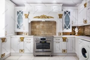 آشپزخانه کلاسیک با کابینت‌ ممبران و اجاق گاز ایستاده