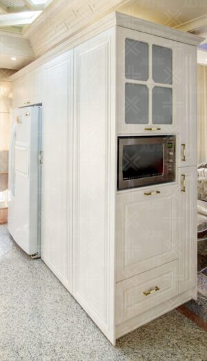 کابینت روکش چوب سفید با صفحه سنگ مرمر