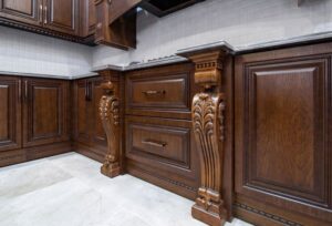 مدل کابینت روکش چوب با جزیره کاربری و فضای پذیرایی