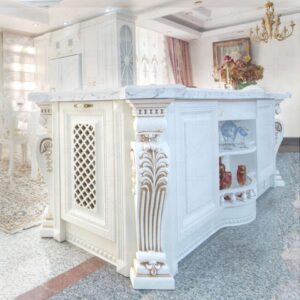 کابینت آشپزخانه سبک کلاسیک با ویترین شیشه‌ای