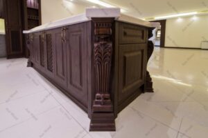 دکوراسیون آشپزخانه کلاسیک با کابینت روکش چوب