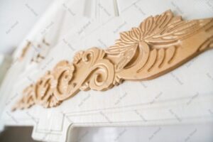 طراحی آشپزخانه کلاسیک با کابینت روکش چوب سفید