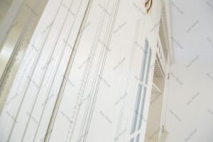 آشپزخانه لوکس با کابینت روکش چوب سفید