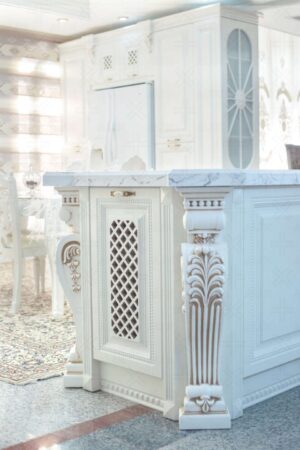 کابینت روکش چوب گردو با صفحه سنگ مرمر سفید