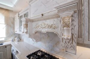 طراحی داخلی آشپزخانه با کابینت روکش چوب