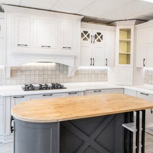 کابینت نئوکلاسیک اکس با جزیره دو رنگ